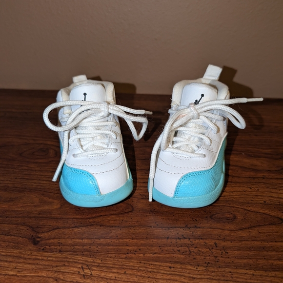 Jordan Kids Sneakers in White and Aqua - Picture 2 of 5